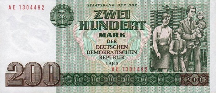 Front of German Democratic Republic p32a: 200 Mark from 1985